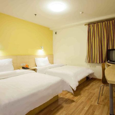 7Days Inn Wuhan Wuchang Train Station Shuoyi Road Subway Station Branch Room photo