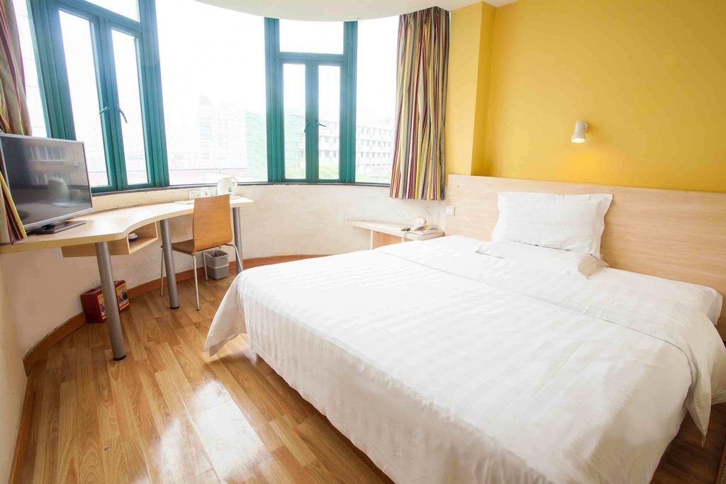 7Days Inn Wuhan Wuchang Train Station Shuoyi Road Subway Station Branch Room photo