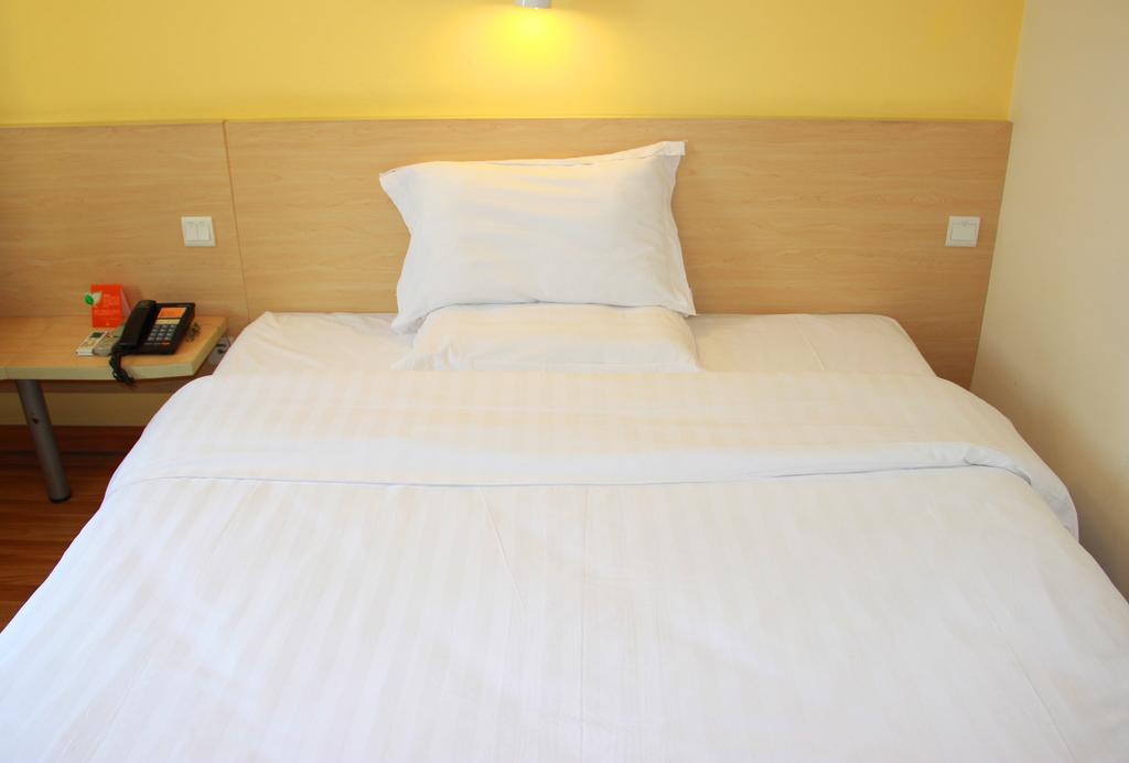7Days Inn Wuhan Wuchang Train Station Shuoyi Road Subway Station Branch Room photo