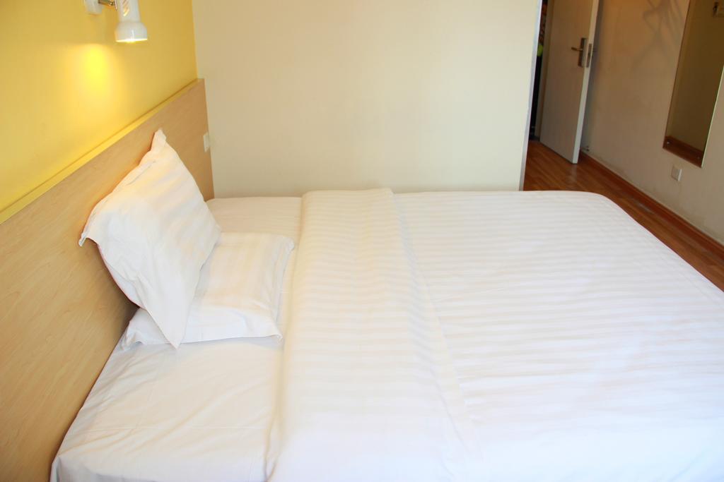 7Days Inn Wuhan Wuchang Train Station Shuoyi Road Subway Station Branch Room photo