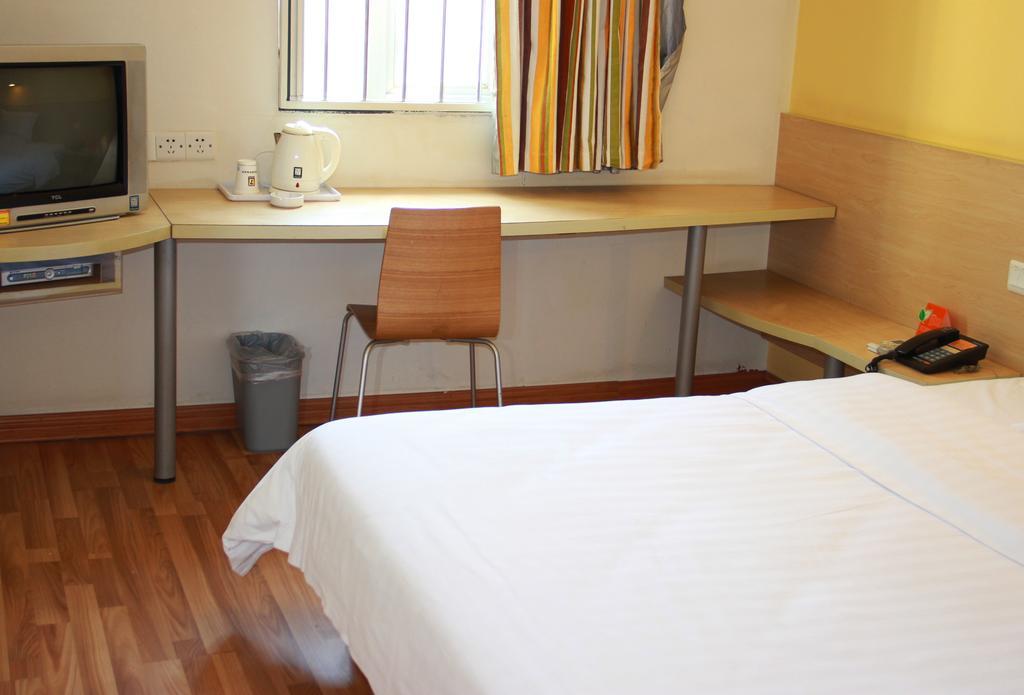 7Days Inn Wuhan Wuchang Train Station Shuoyi Road Subway Station Branch Room photo