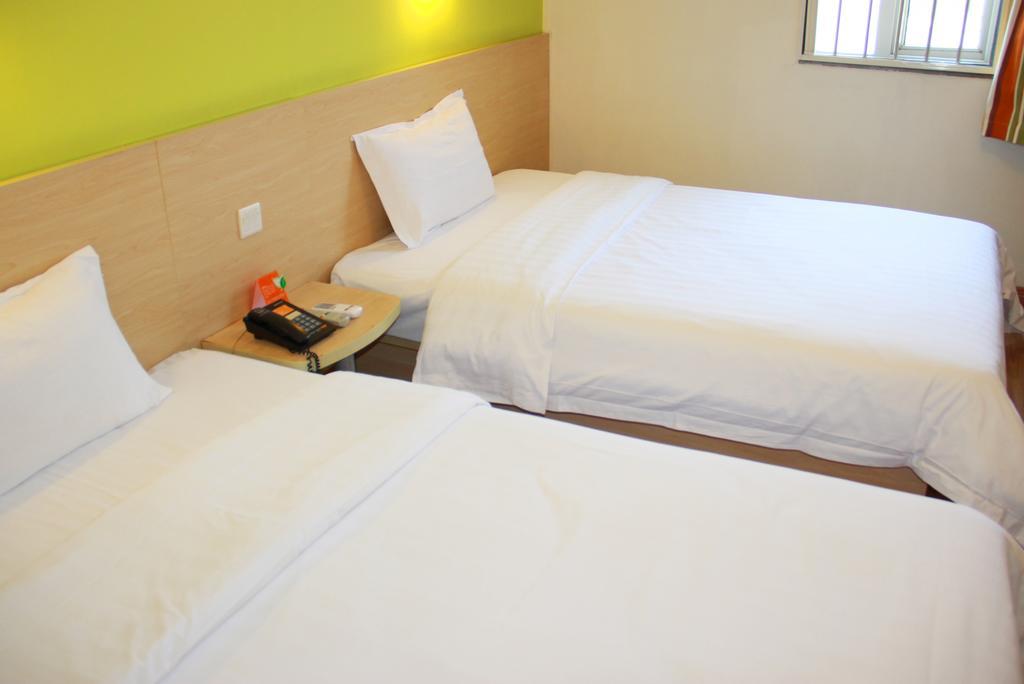 7Days Inn Wuhan Wuchang Train Station Shuoyi Road Subway Station Branch Room photo