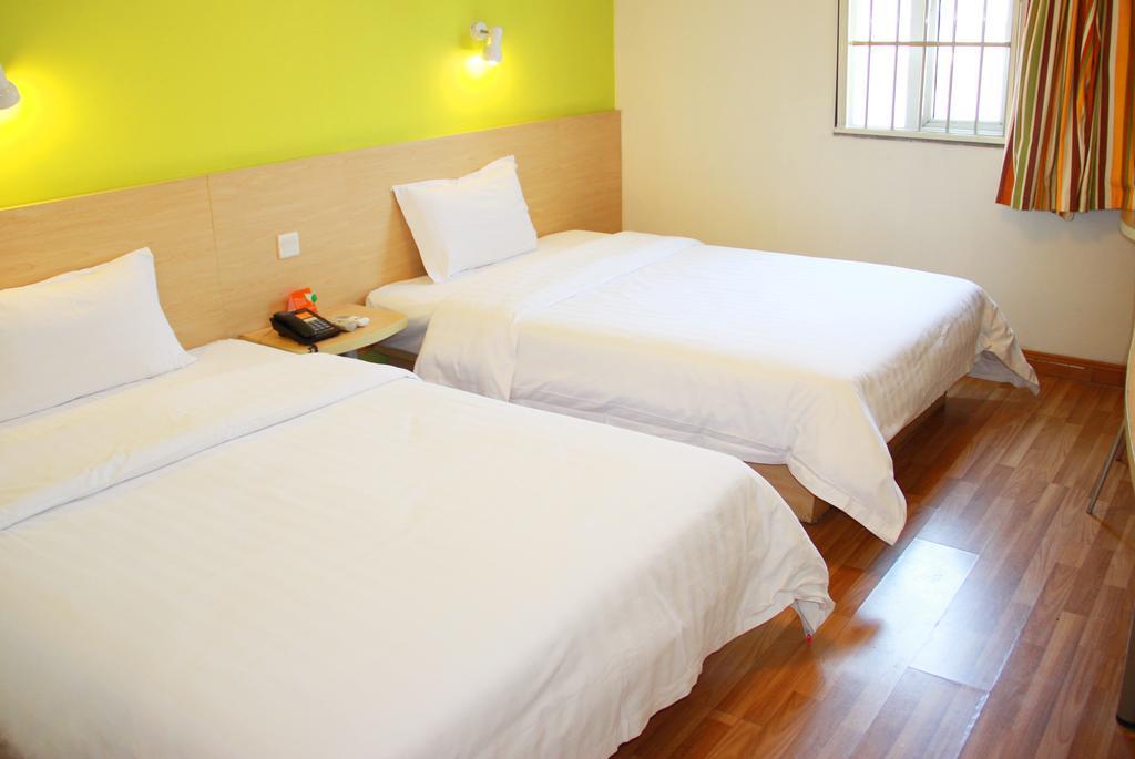 7Days Inn Wuhan Wuchang Train Station Shuoyi Road Subway Station Branch Room photo