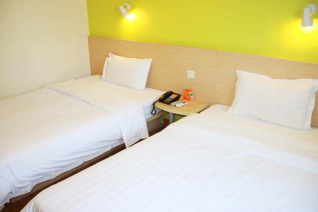 7Days Inn Wuhan Wuchang Train Station Shuoyi Road Subway Station Branch Room photo