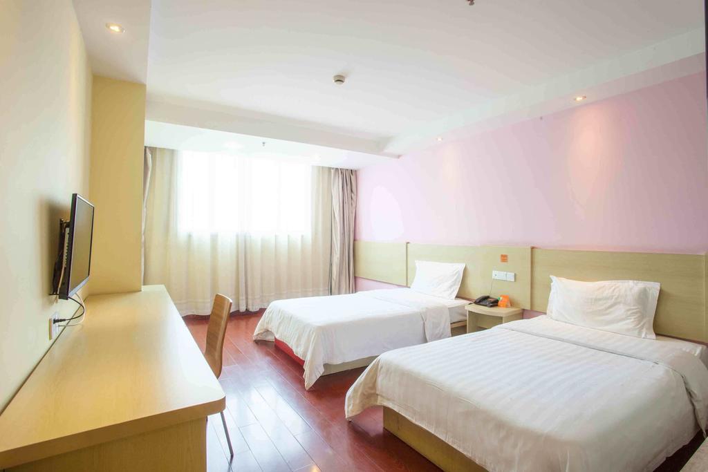 7Days Inn Wuhan Wuchang Train Station Shuoyi Road Subway Station Branch Room photo