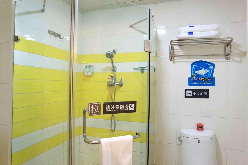 7Days Inn Wuhan Wuchang Train Station Shuoyi Road Subway Station Branch Room photo