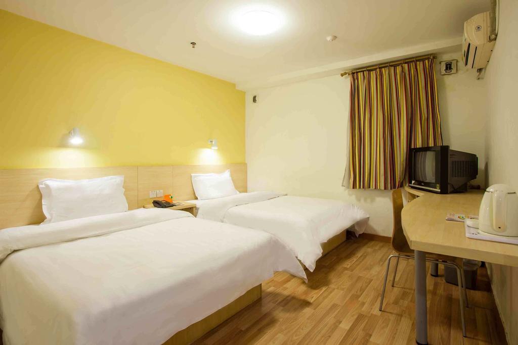 7Days Inn Wuhan Wuchang Train Station Shuoyi Road Subway Station Branch Room photo
