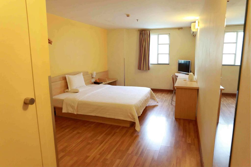7Days Inn Wuhan Wuchang Train Station Shuoyi Road Subway Station Branch Room photo
